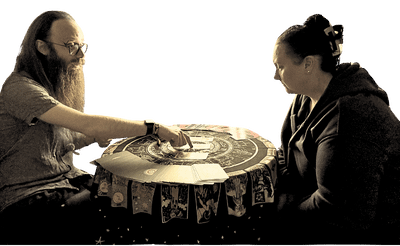 Gord reading tarot cards