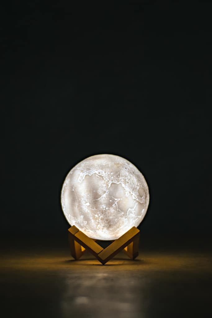 7 Shocking Tarot Myths Debunked: The Truth Behind the Cards 3 crystal ball