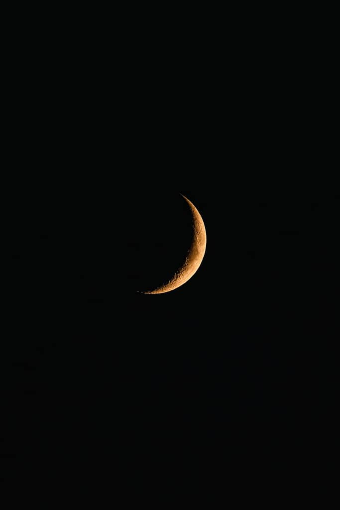 What'S The Best Moon Phase For Tarot Reading? All 8 Ranked A waxing crescent moon in the sky